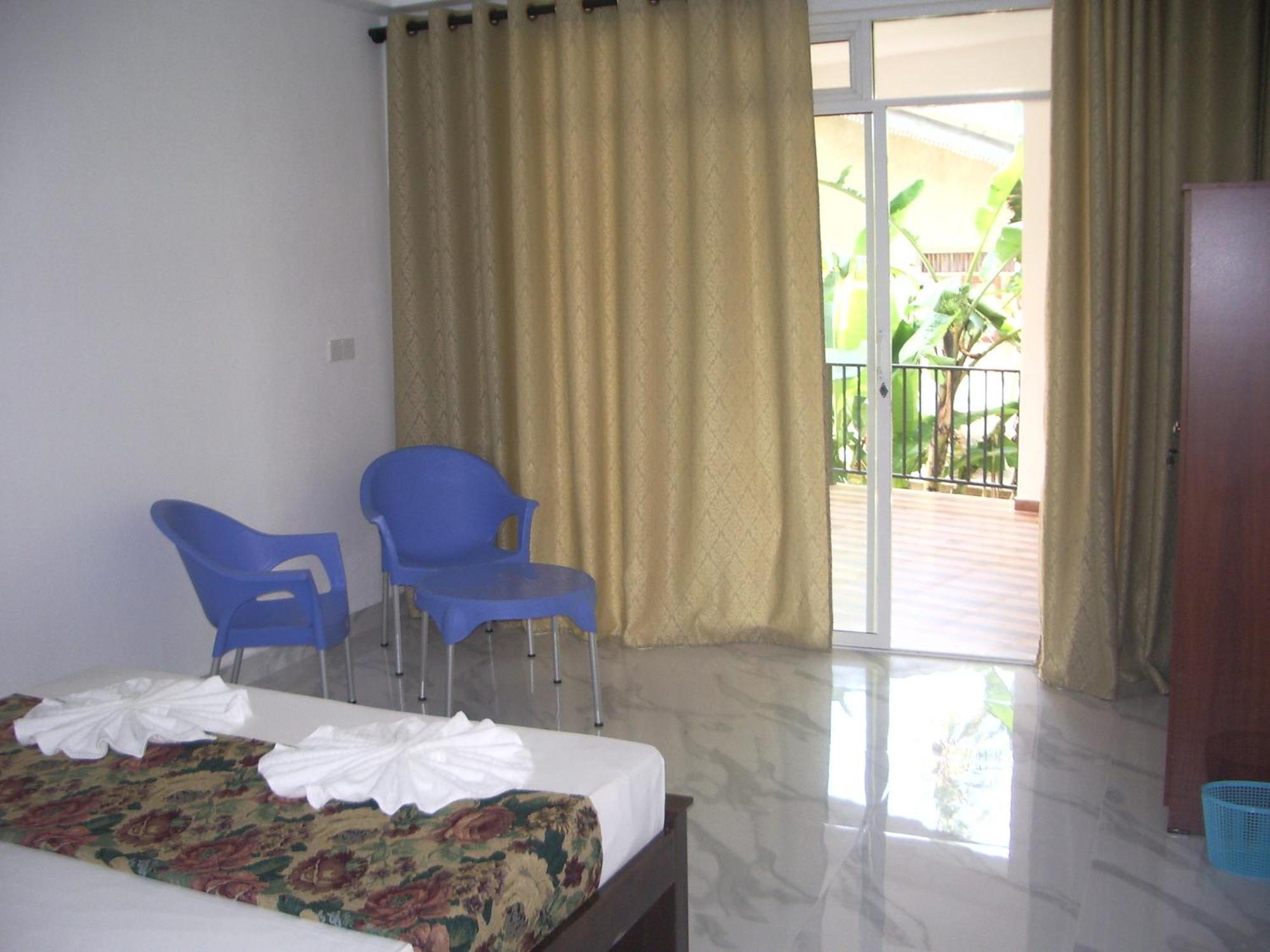 Hotel "Diana" Хиккадува Номер фото